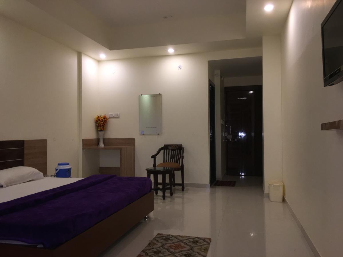 Hôtel Kailash Presidency à Bhopal Extérieur photo