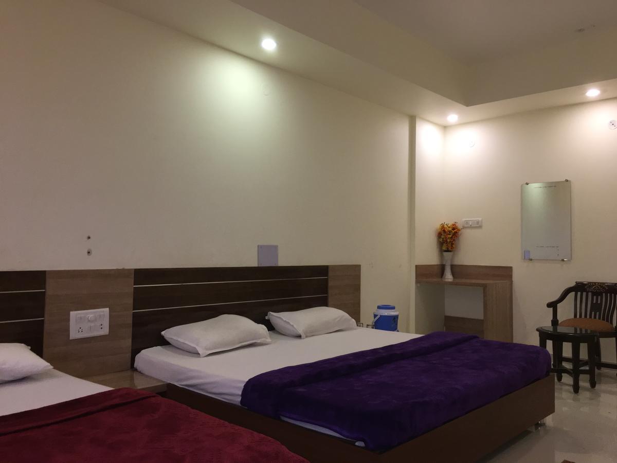 Hôtel Kailash Presidency à Bhopal Extérieur photo
